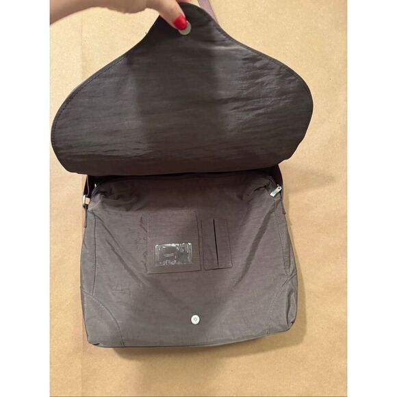 Baggallini Neighborhood Laptop Bag - Picture 4 of 8